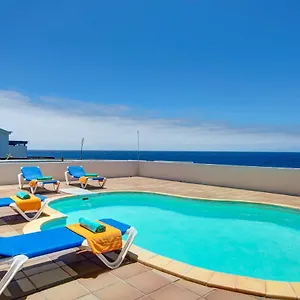 https://villa-lidia.in-canary-islands.com