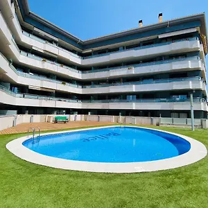 https://fenals-beach-lux-apartments-with-swimming-pool.topcostabravahotels.com