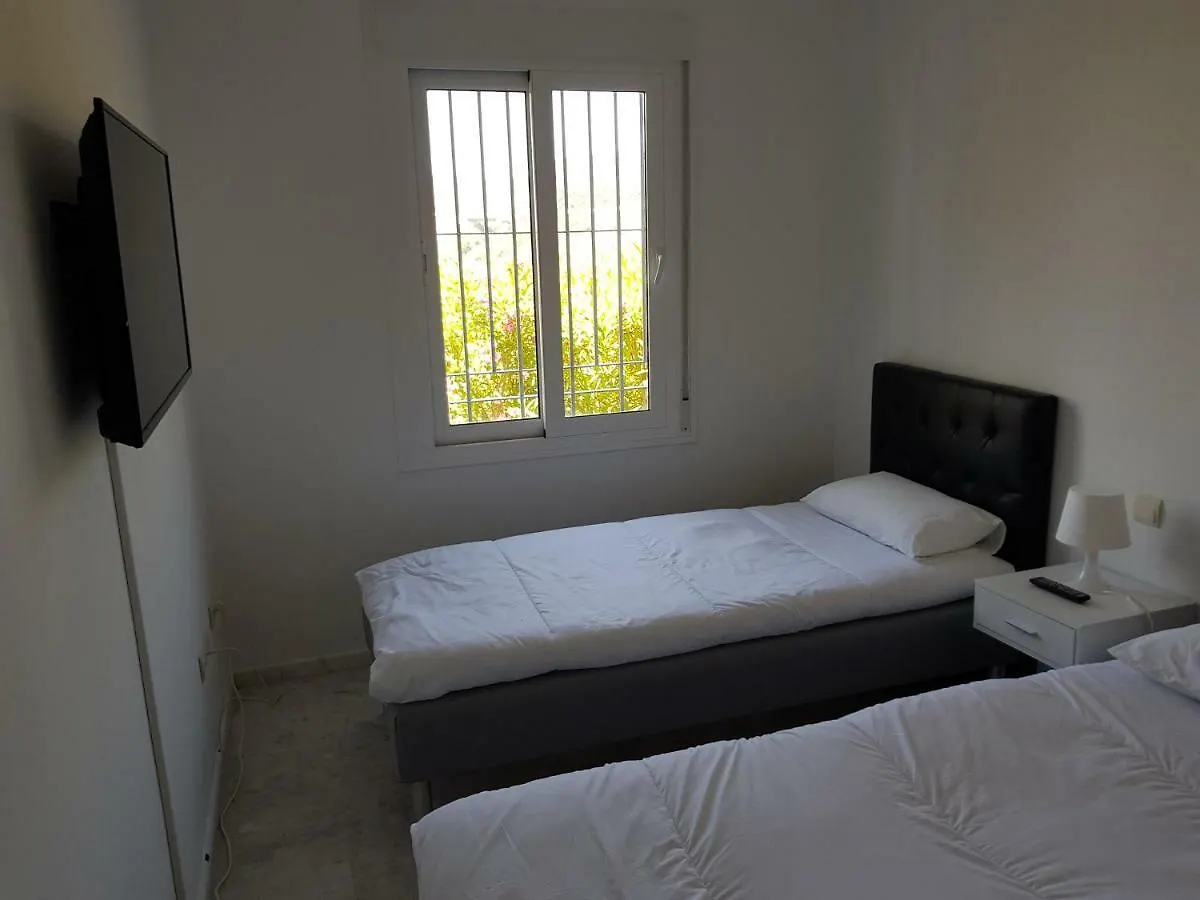 Luxury And Secluded Apartment Set In Valle Romano Estepona 0*,  Hiszpania